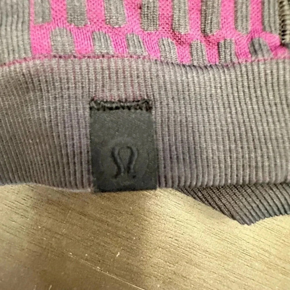 Lululemon NWOT’s About That base tight leggings. Size 2 - Picture 8 of 9